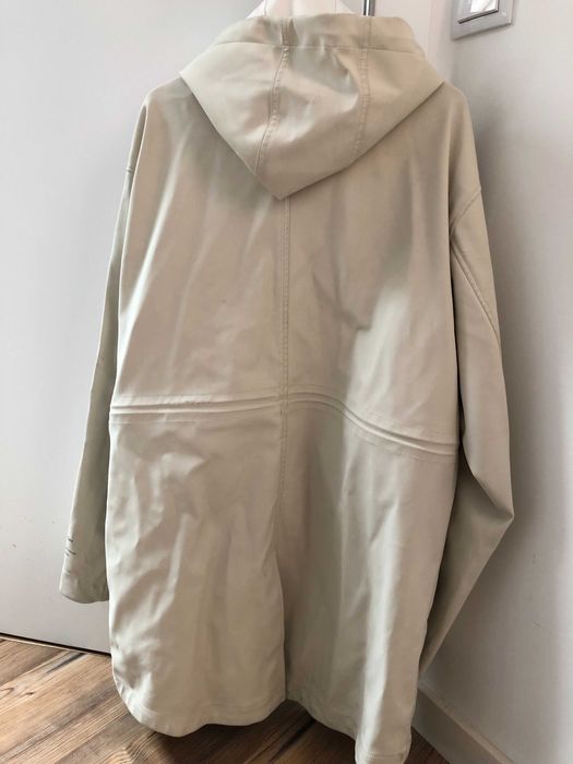 Casaco Impermeável de manga comprida com capuz