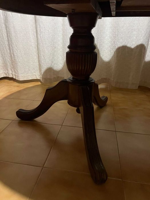 Conjunto de Mesa em Madeira com 6 Cadeiras