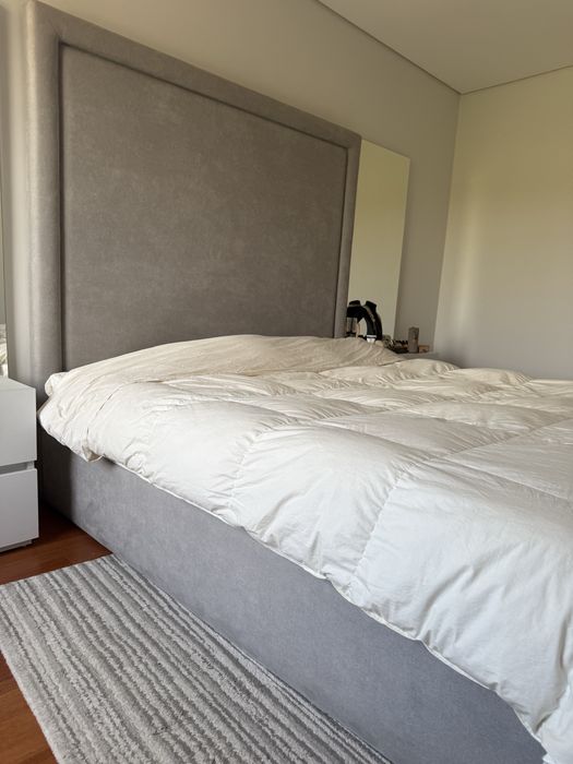 Cama +cabeceira+colchão+estrado+base da cama incluído)