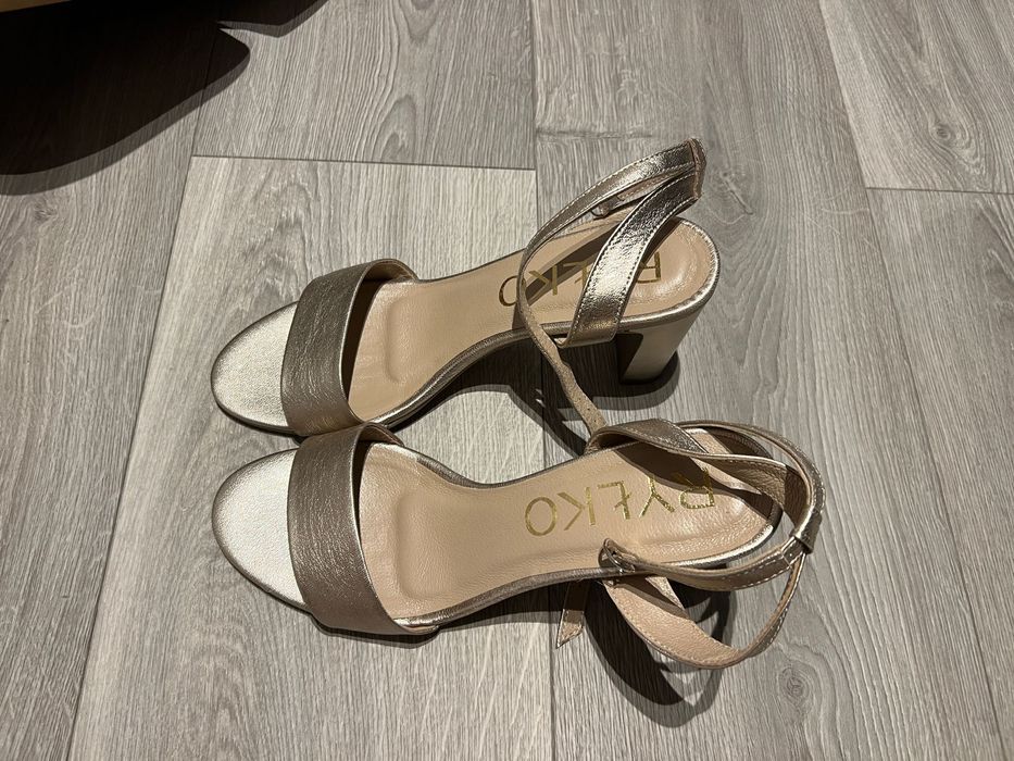 Sandały Ryłko - różowe złoto