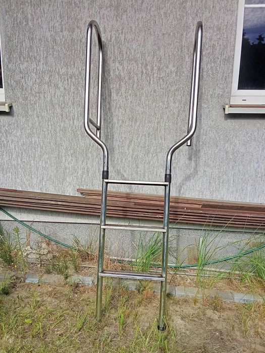 Drabinka zejściowa do basenu