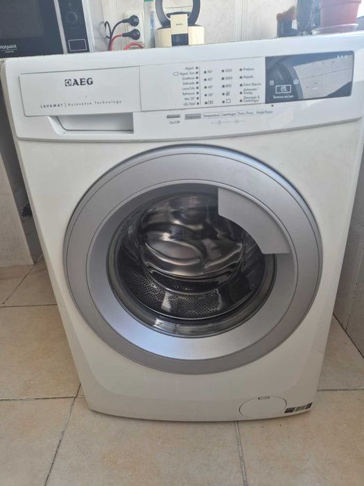 Máquina de Lavar Roupa AEG 8kg de Carga, Super Eficiente e em Excelente Estado