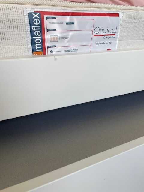 Cama individual com gaveta e 2 colchões incluídos