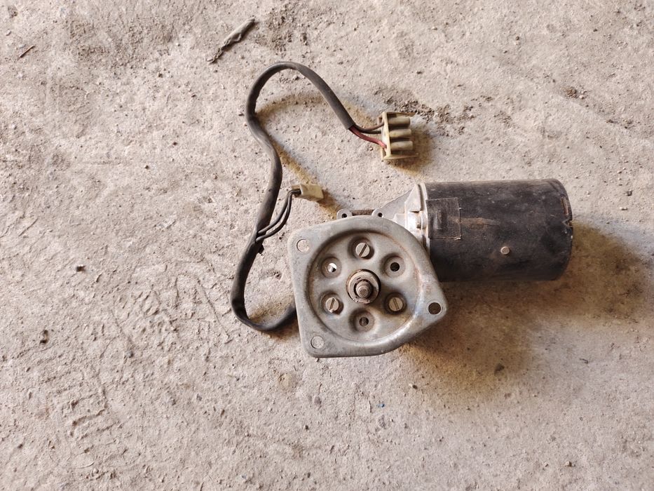 Мерседес 310 мотор склоочисника . Привод дворников Mercedes