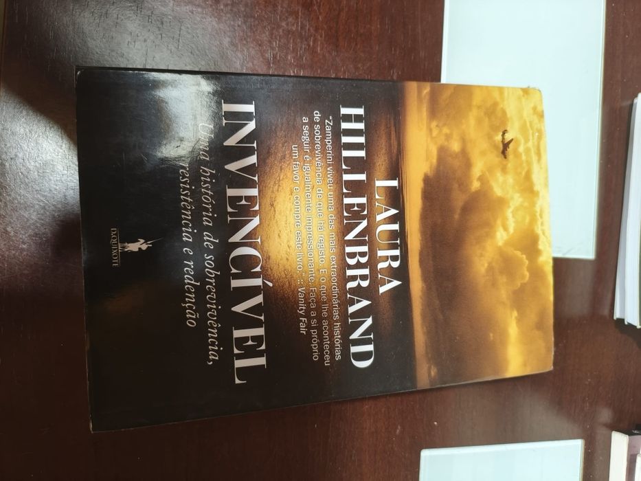 Invencível de Laura Hillebrand