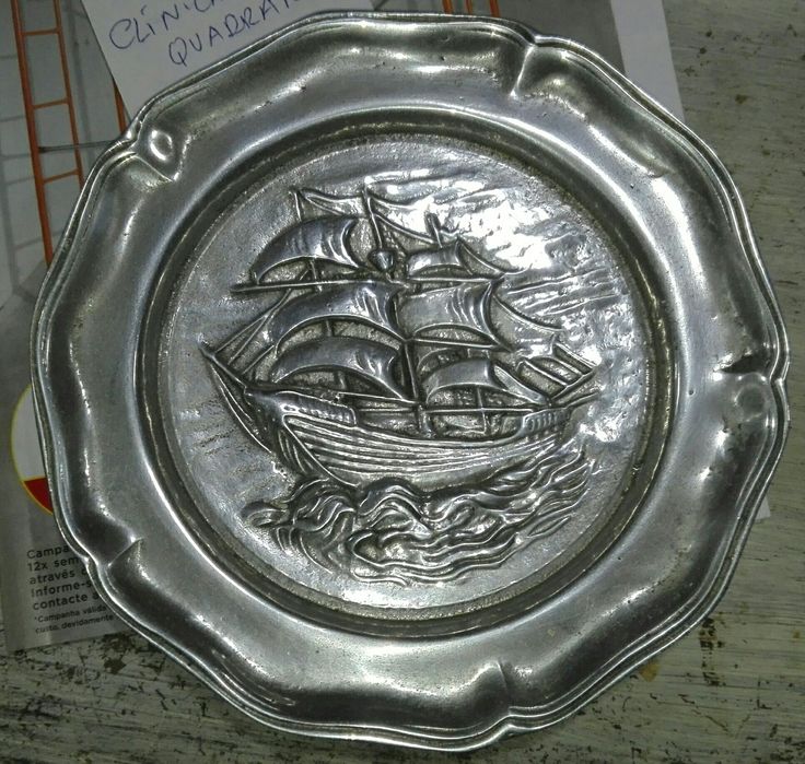 Prato em estanho, decorativo motivo Caravela