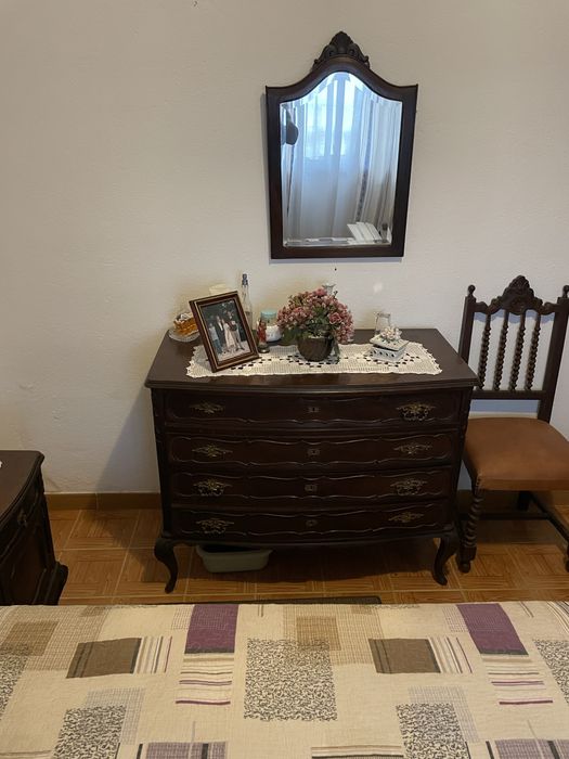 Comoda em madeira - Boa condicao