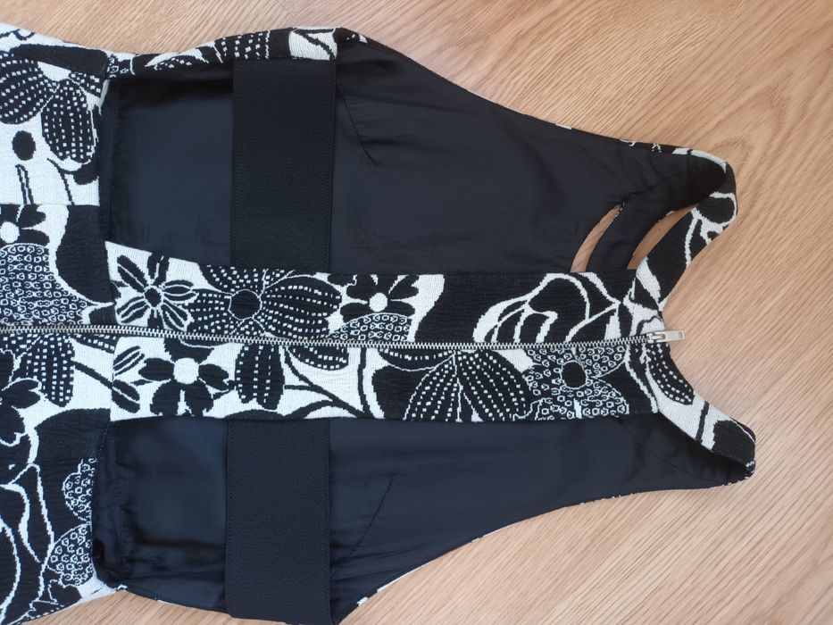 Vestidos padrão da marca zara e pink