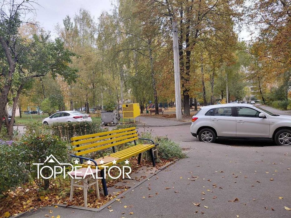 Продам 4-к. квартиру 3 хвилини м. Салтівська 522 мкр  Нескорених 20а