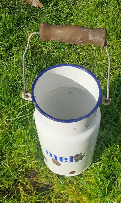 Stare dwulitrowe kanki do mleka