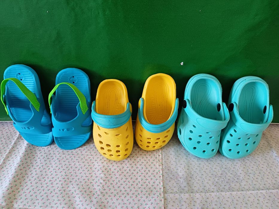 Sandálias também 21 em bom estado.