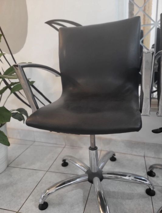 Cadeiras de Cabeleireiro Pretas com Rodas