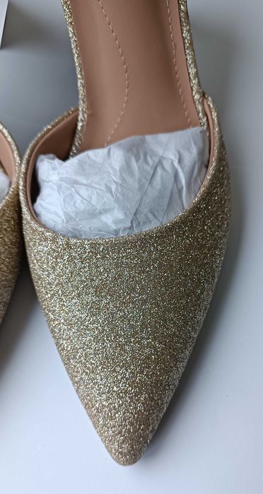 Sandálias Novas Cor dourada brilhantes