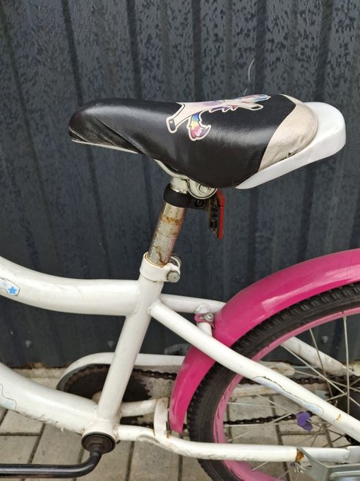 Велосипед для дівчинки.На ходу.