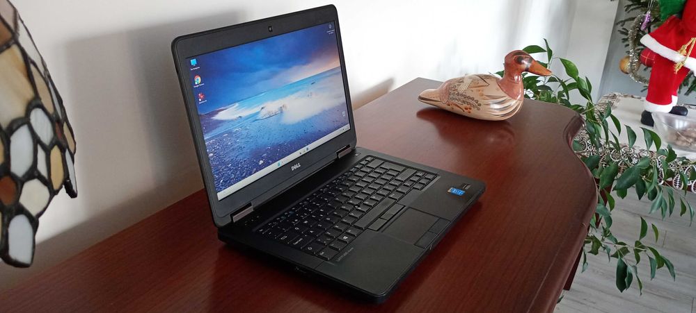 Laptop DELL 4x2.6  8GB RAM SSD 240GB Windows 11 świeża instalacja