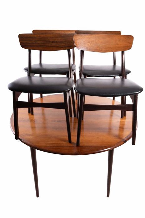 Kpl stół i 4 krzesła palisander Dania –Schonning & Elgaard 1960r 120cm