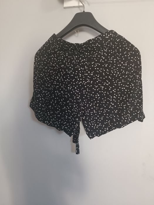 Krótkie spodenki damskie szorty czarne  C&A Jessica rozm. S 36.38