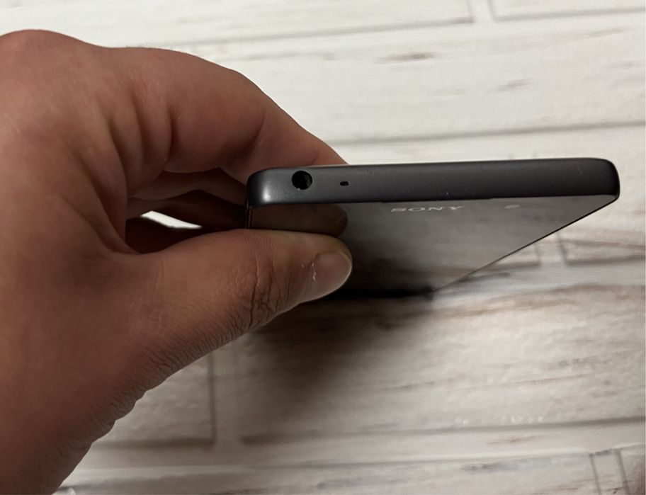 Sony Xperia E5 F3311