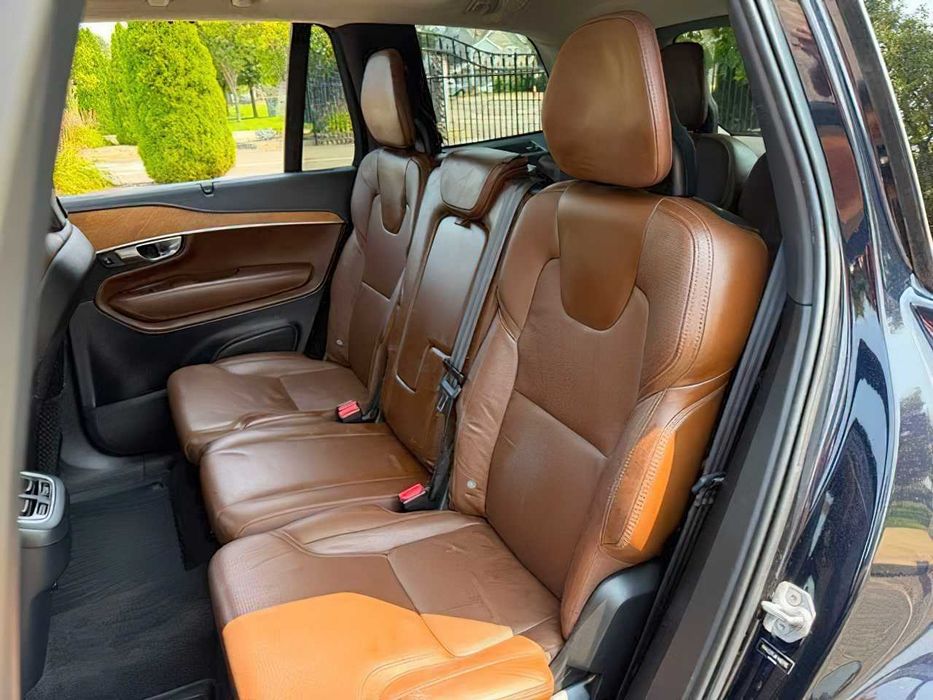 Volvo XC90      2019