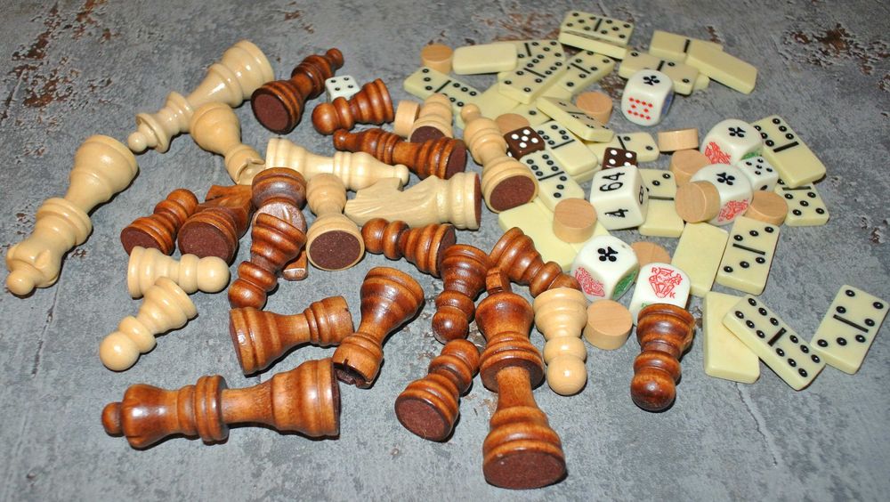 Zestaw do gier - kości, domino i inne