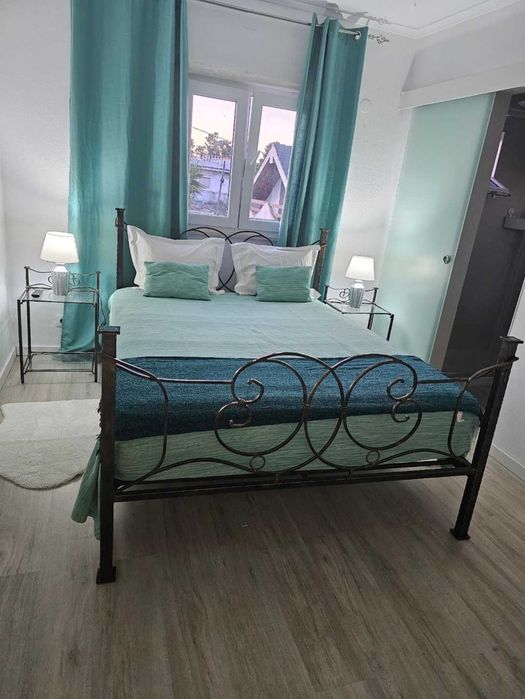 Arrendo quarto com casa de banho