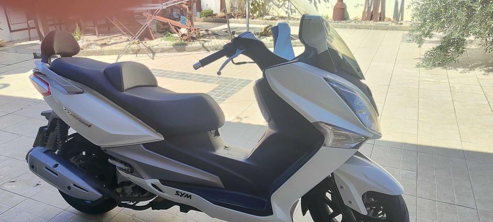 Maxi scooter SYM GTS 125 i