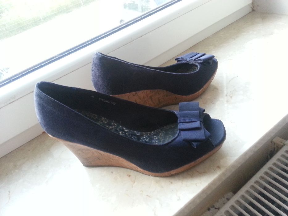 Buty na koturnie Jennifer