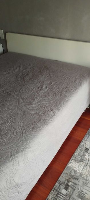 Cama de casal sem colchão