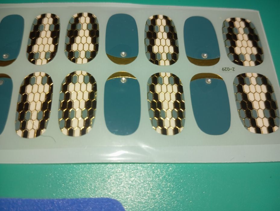 Naklejki na paznokcie + dodatki