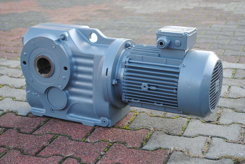 Motoreduktor kątowy 4kw. 12obr./min. firmy SEW