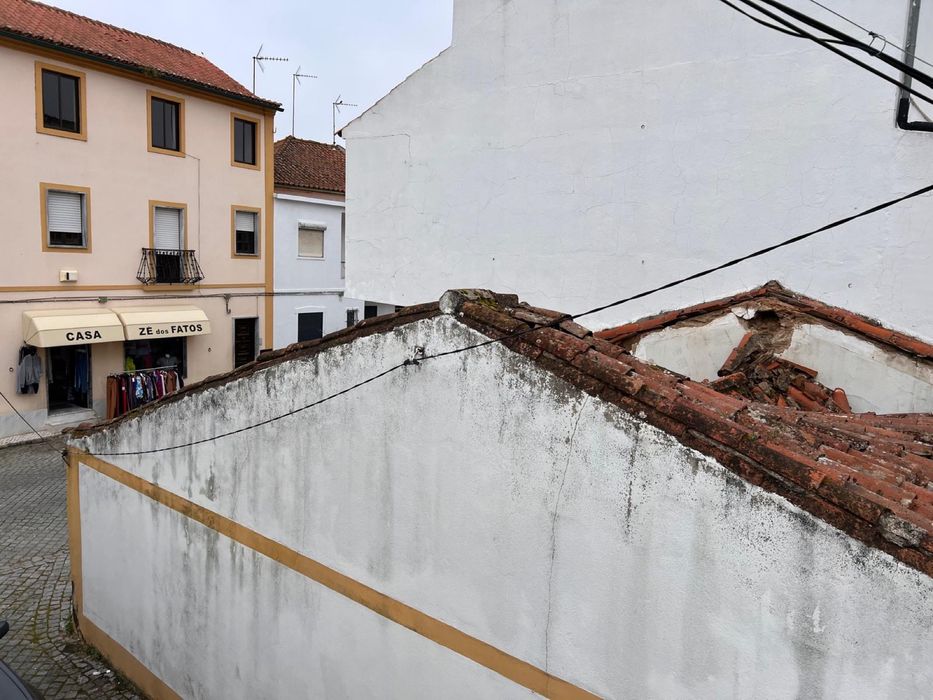 Predio para Recuperação no Rossio, Abrantes - 29900€