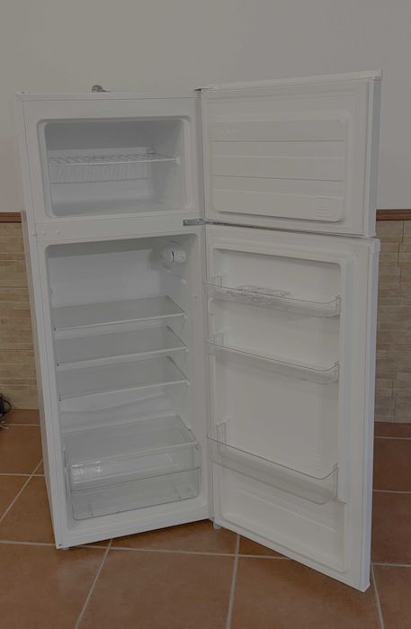 Frigorífico TEKA FTM 240 (Como Novo - Usado apenas 2 verões)