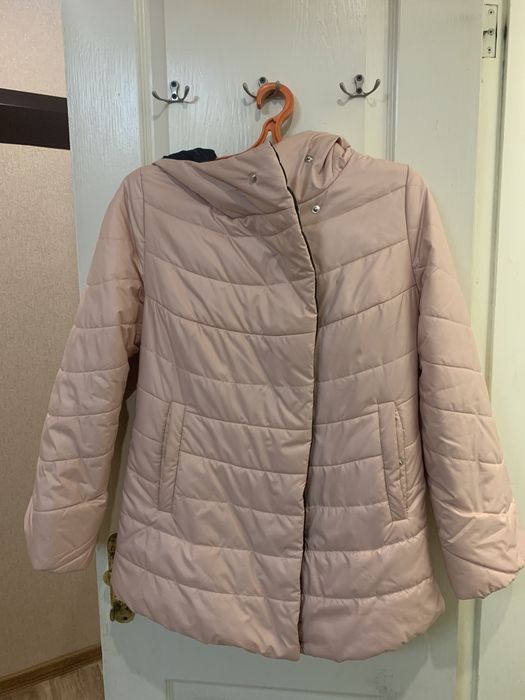 Демисезонная куртка с капюшоном