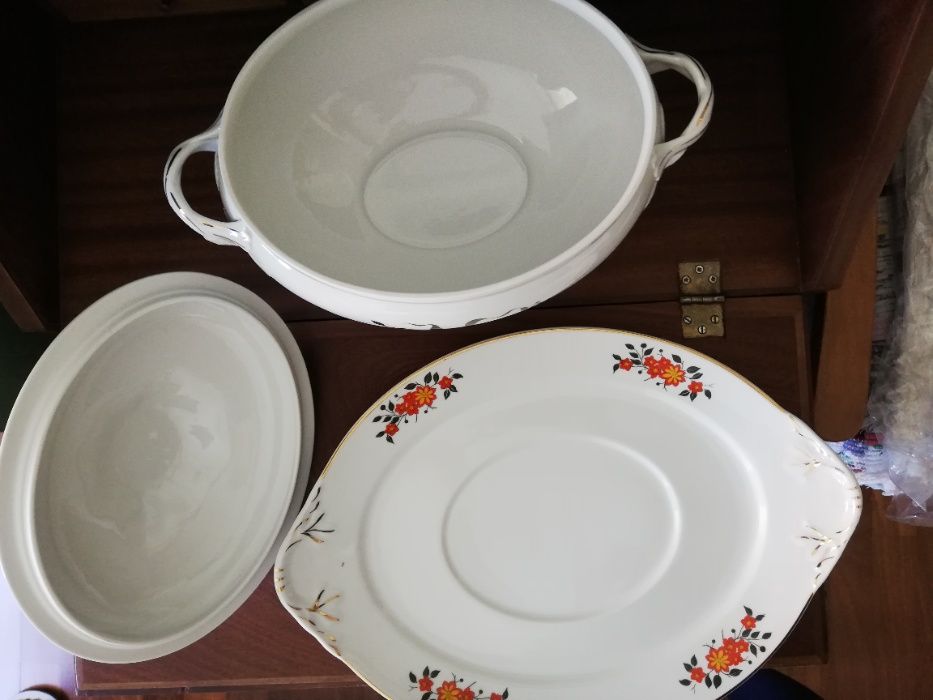 Terrina Grande c/ Travessa, Vista Alegre, fio de ouro, anos 70