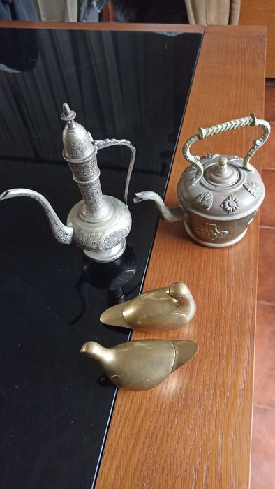 Bule em metal ou bronze