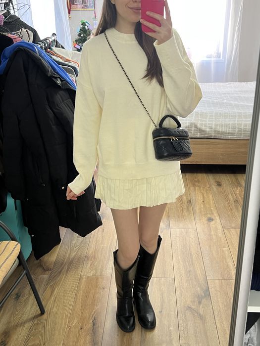 Костюм трендового кольору, спідниця та светр, трендовий костюм, теплий