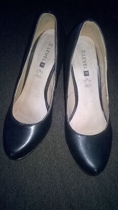 Skórzane szpilki na platformie 39