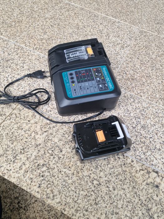 carregador rápido compatível com baterias Makita, modelo ⁠DC18RC  mais 1 baterias