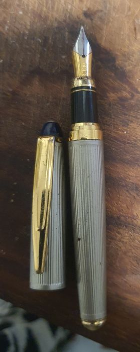 Caneta Parker e outra