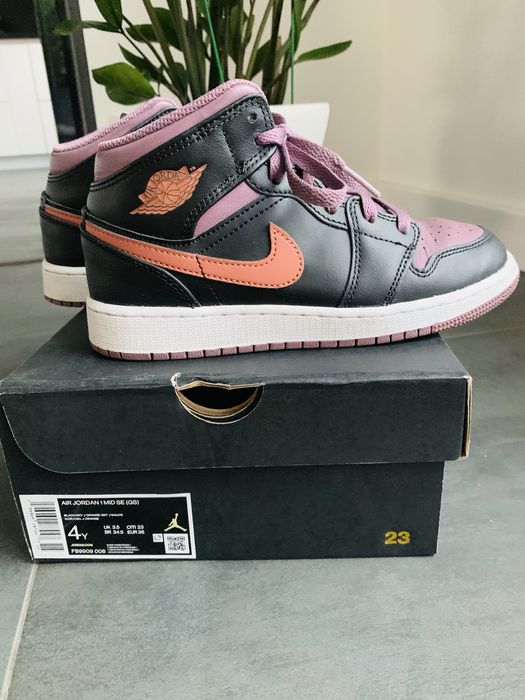 Кросівки ШКІРА Nike  36 р.