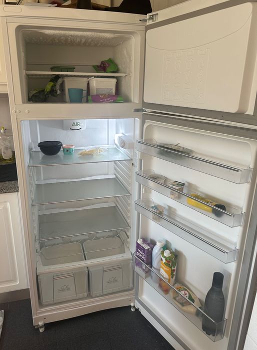 Refrigerador hotpoint ariston, como novo