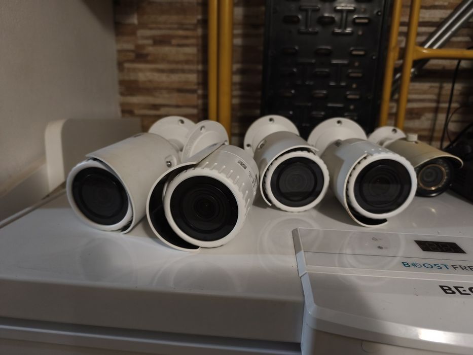 Câmeras de vídeo vigilância TBK bullet/ disco rígido e switch