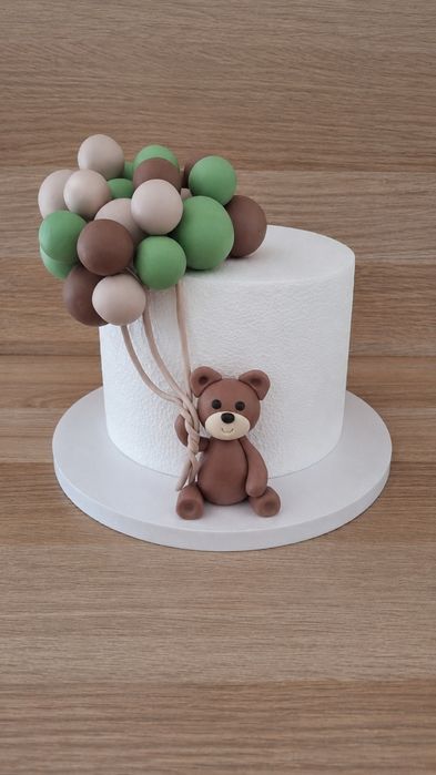 Figurki  z masy cukrowej miś z balonami na tort