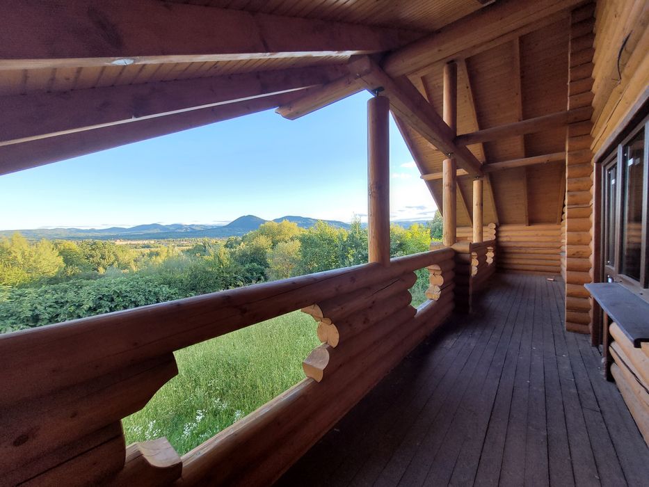 Будинок з дерева,новий у мальовничомуі затишному районі ,краєвид 10з10