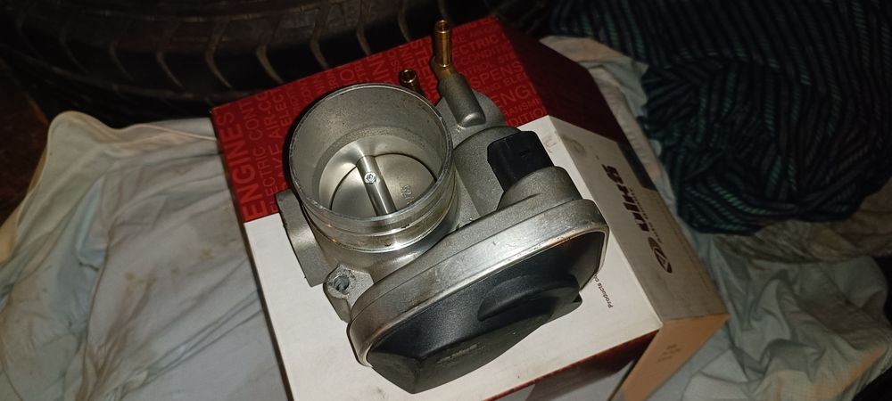 Дросельна заслінка skoda octavia tuor 1,6