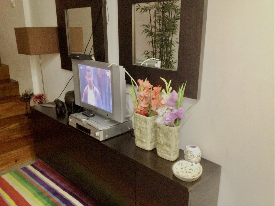 Aparador em madeira wenge castanho escuro