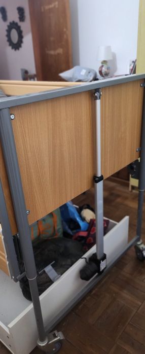 Cama articular para tratar pessoas idosas