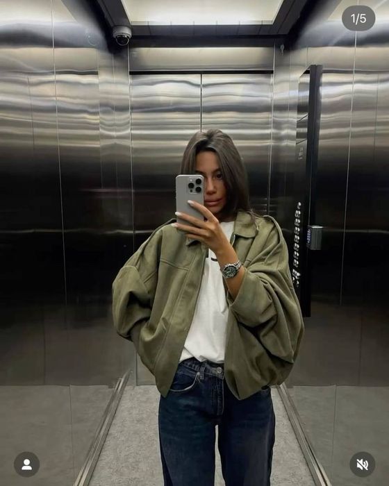 Бомбер в стилі відомого бренду