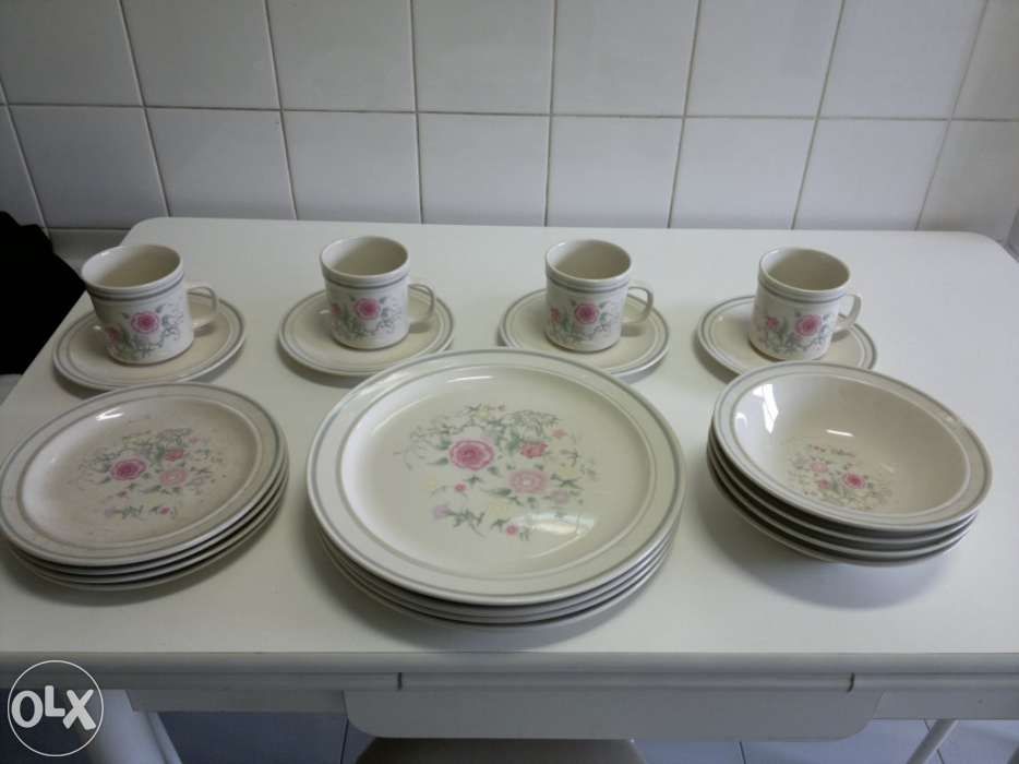 Conjunto de 16 peças em louça