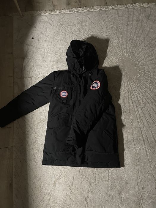 Продам курточку Canada Goose